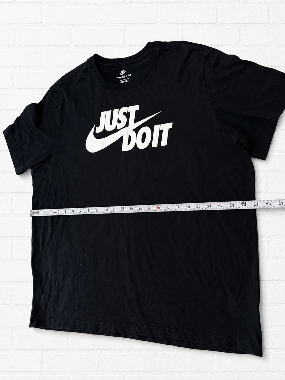 Men’s The Nike Tee - Picture 3 of 4